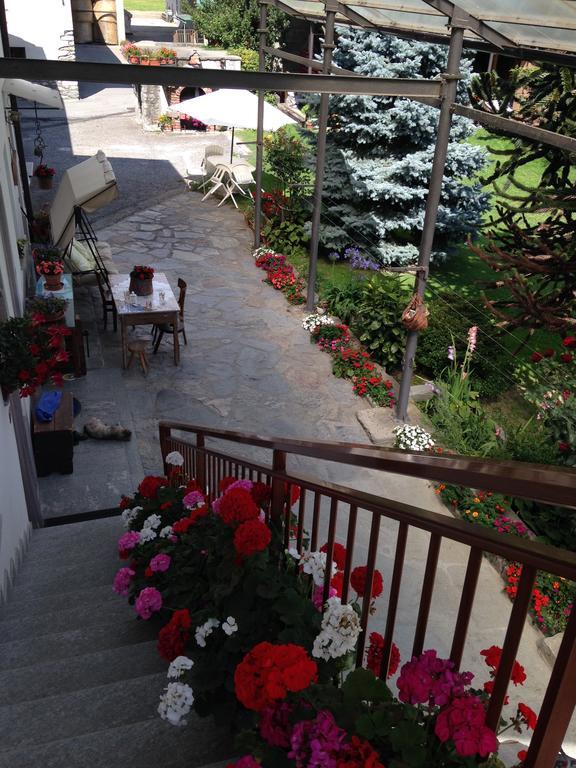 Agriturismo La Grange Пон-Сен-Мартен Экстерьер фото
