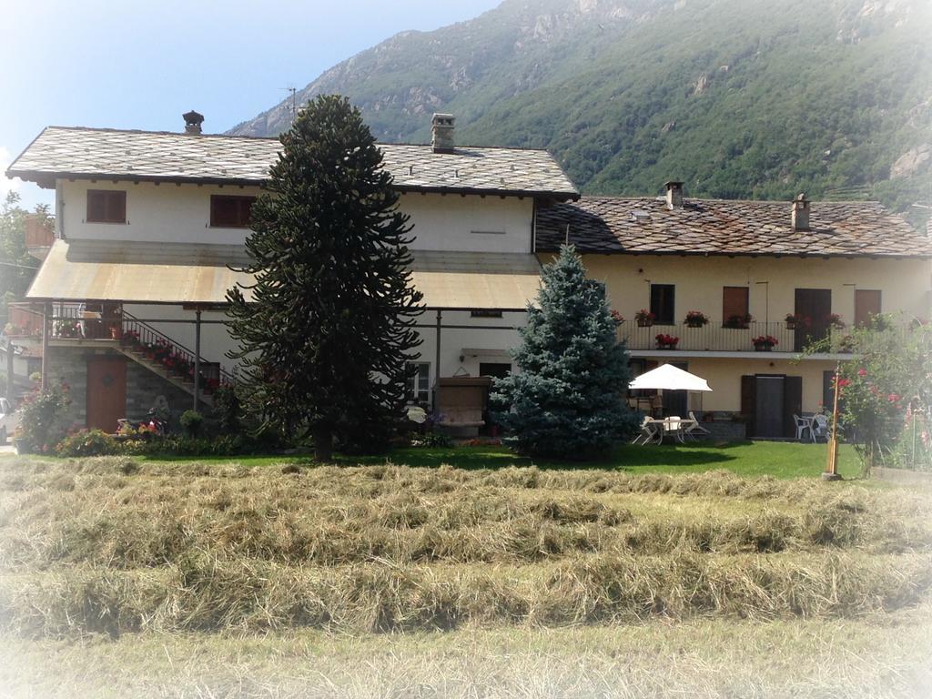 Agriturismo La Grange Пон-Сен-Мартен Экстерьер фото